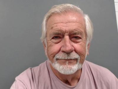 Dennis Paul Dahlke a registered Sexual Offender or Predator of Florida