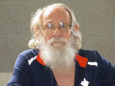 Larry Edmond Gilchrest a registered  of Texas