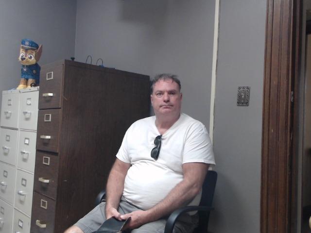 Les Lee Troglin a registered  of Arkansas