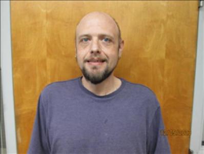 Andrew Wayne Wear a registered Sex, Violent, or Drug Offender of Kansas