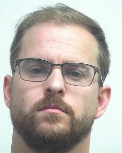 Quinton Scott Holle a registered Sex or Violent Offender of Indiana