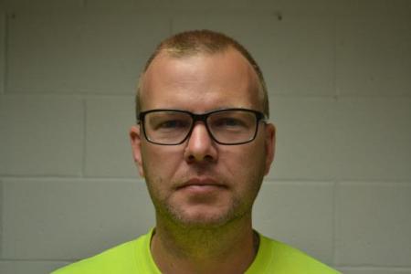 Dennis Paul Oliver Jr a registered Sex or Violent Offender of Indiana