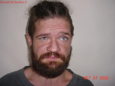 Ronald William Gordon Jr a registered Sex or Violent Offender of Indiana