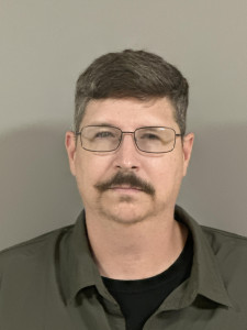 Travis Kelly Everhart a registered Sex or Violent Offender of Indiana