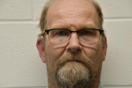 Edward Irving Douda a registered Sex or Violent Offender of Indiana