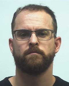 Quinton Scott Holle a registered Sex or Violent Offender of Indiana